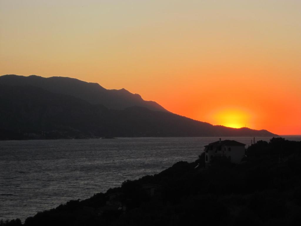 Scorpios Hotel & Suites Samos Town Eksteriør billede